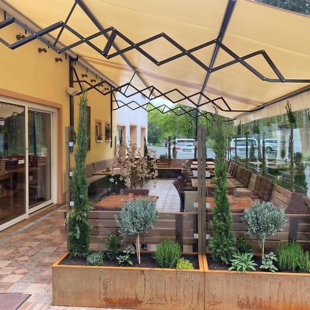 Ferienwohnungen Park Cafe Am Kurpark ベルンカステル・クース エクステリア 写真