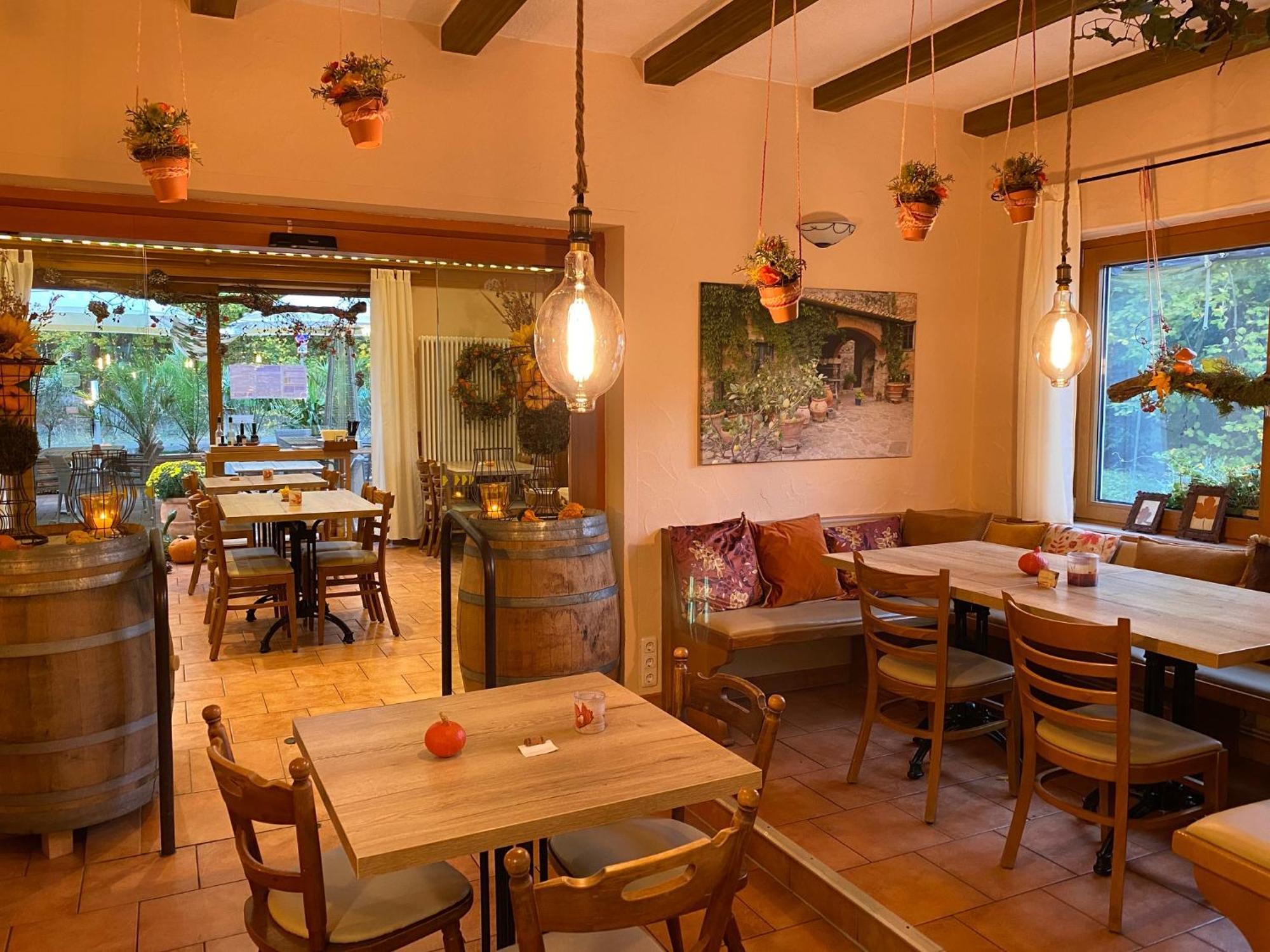 Ferienwohnungen Park Cafe Am Kurpark ベルンカステル・クース エクステリア 写真