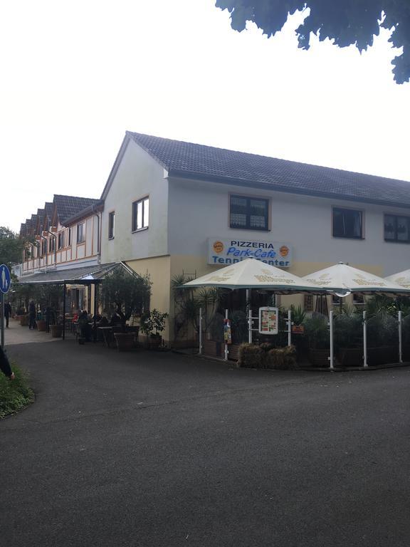 Ferienwohnungen Park Cafe Am Kurpark ベルンカステル・クース エクステリア 写真
